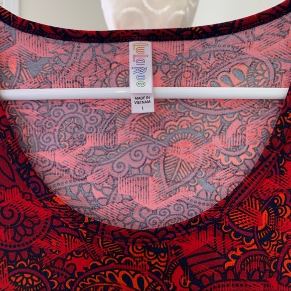 NWOT LuLaRoe Classic T - size L - Picture 2 of 3